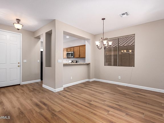 5th image of 2476 W WARREN Drive