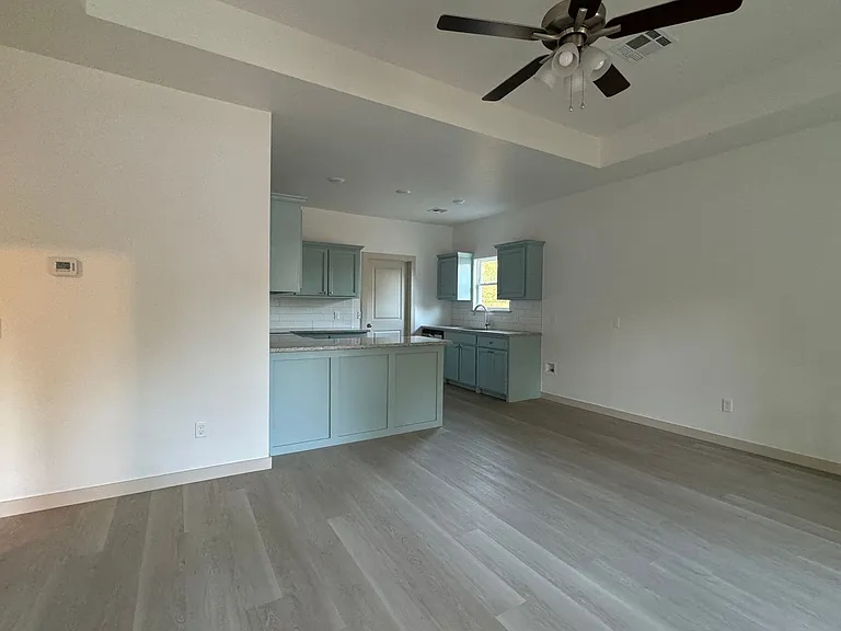 1202 W Iowa Ave — Photo 11