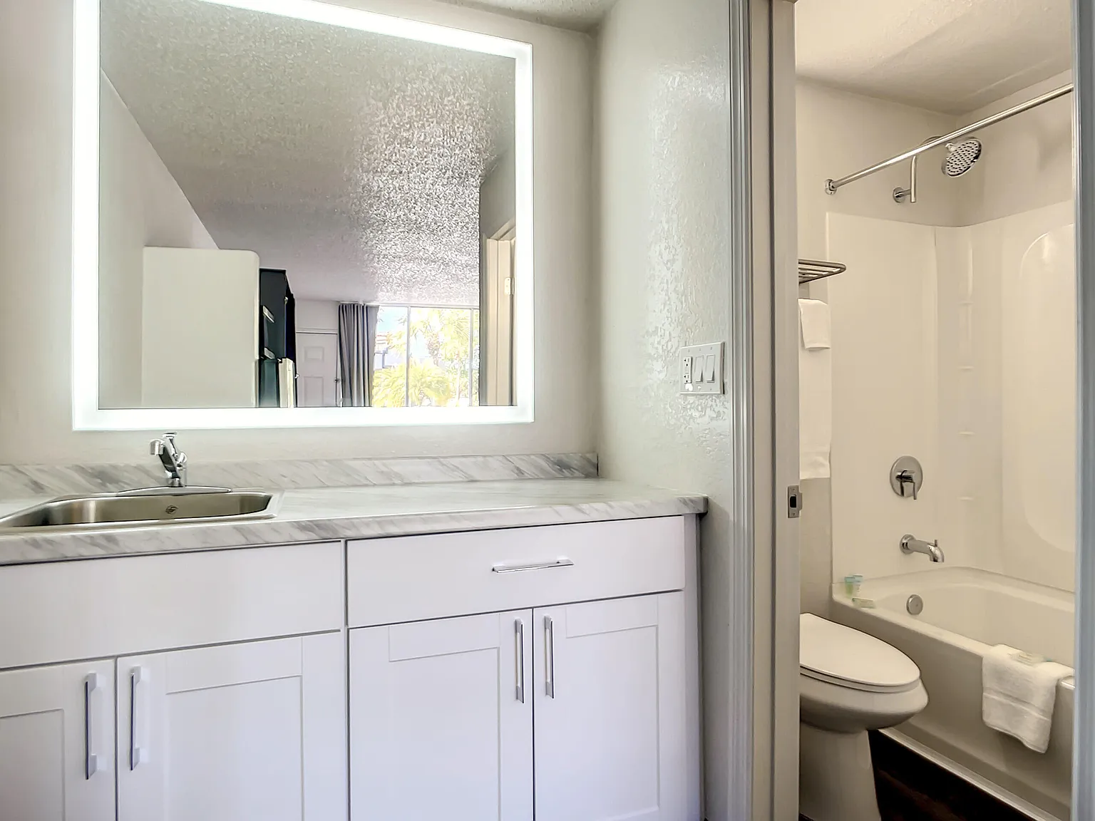 Studio, 1.0 bath, 275 sqft, $1,135 — Photo 3