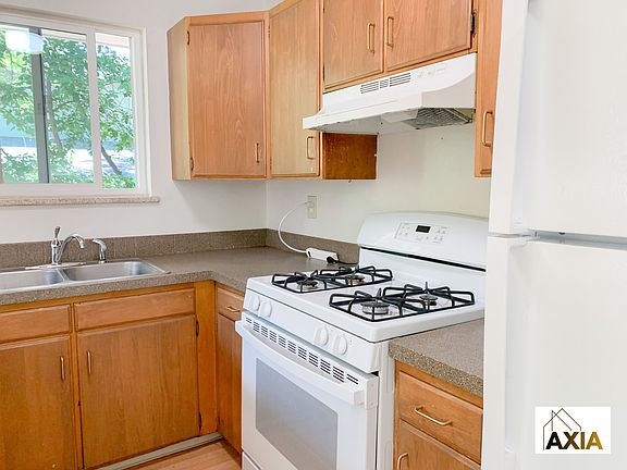 3rd image of 715 19th St