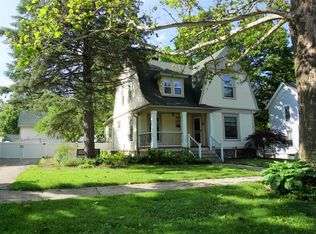 253 Harrison St, Chelsea, MI 48118
