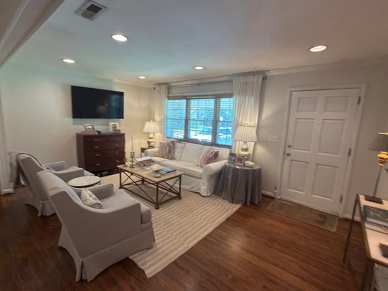 712 Hoadley Dr — Photo 4