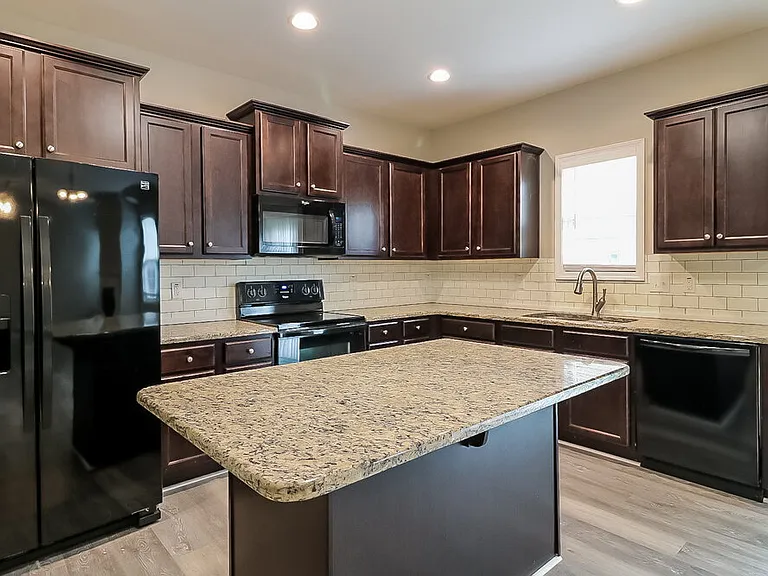 253 Lanier Pl — Photo 6
