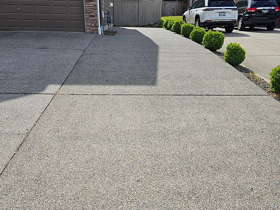 3rd image of 11920 119th Ave E