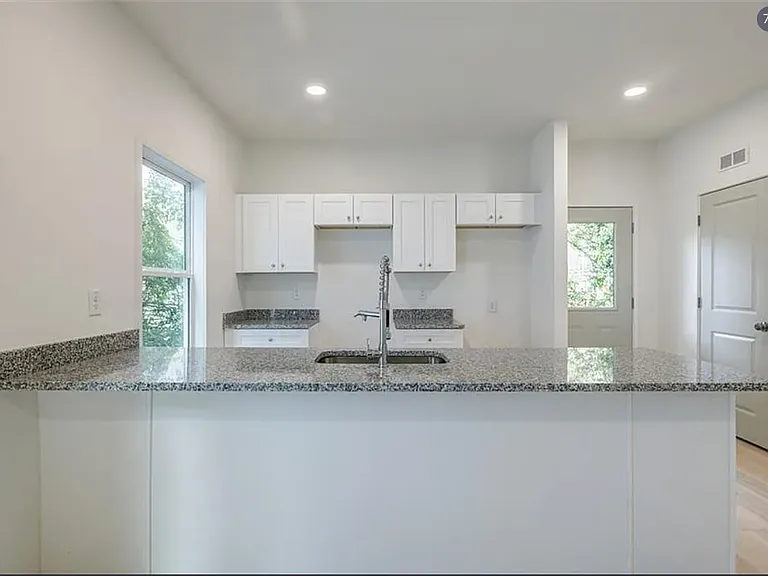 813 Smith St SW #B — Photo 9