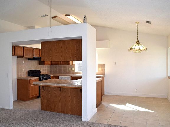 3rd image of 848 Rosewood Ln