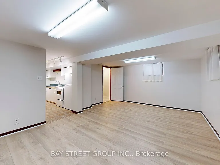 390 Roehampton Ave #BASEMENT — Photo 6