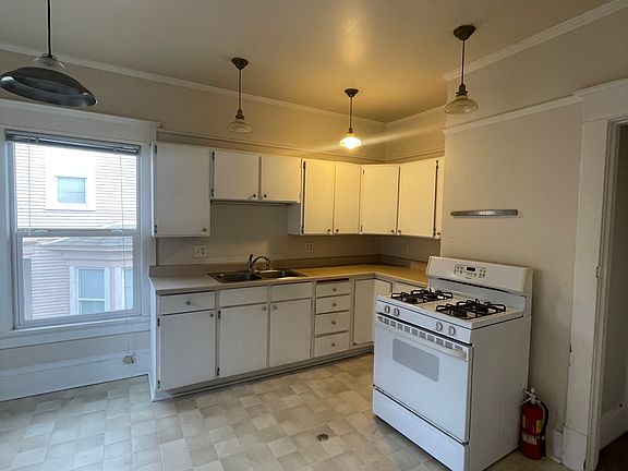 4th image of 2236 Franklin Ave E APT E