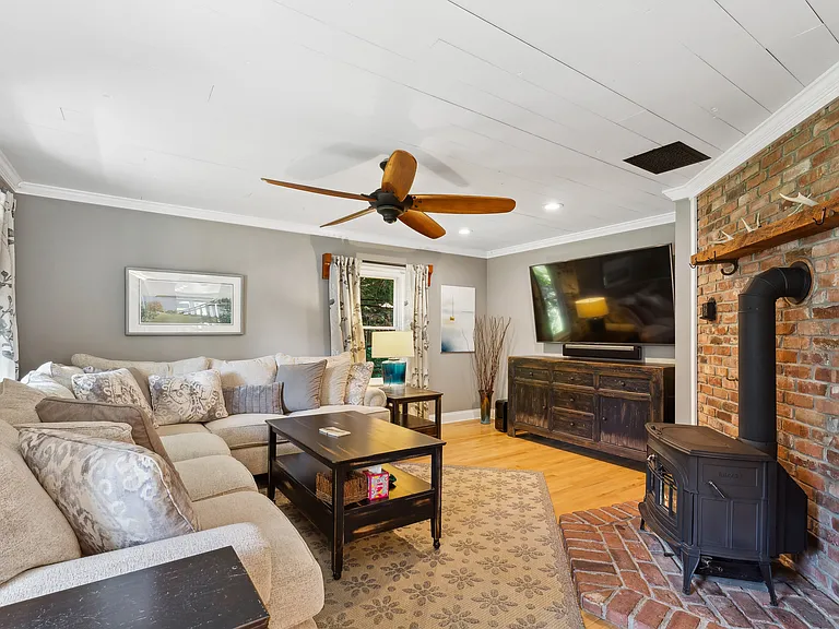 105 Ole Jule Ln — Photo 5