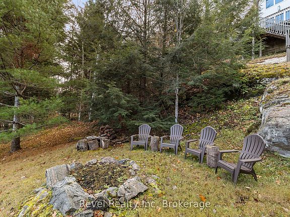 3rd image of 75 Silver Point Dr