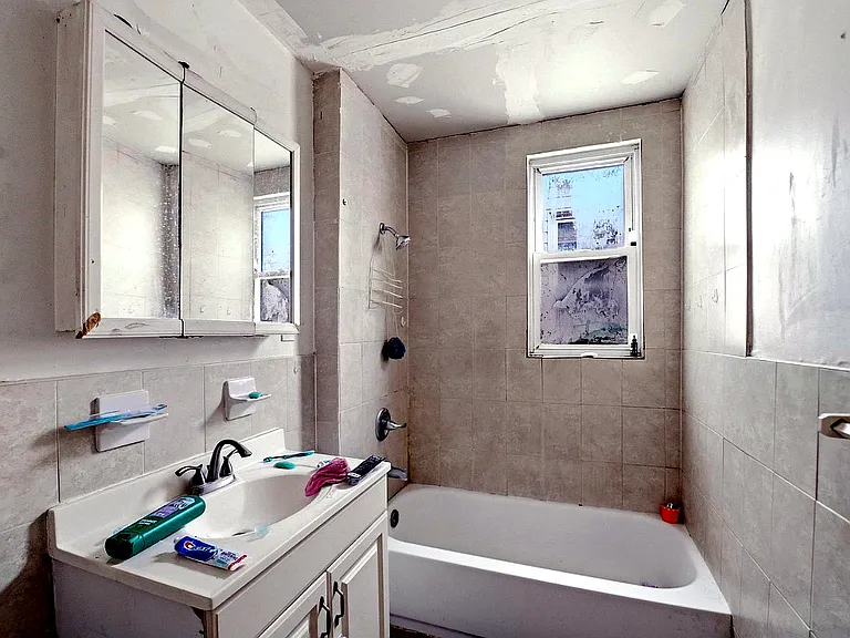 550 Norwood St #2 — Photo 11