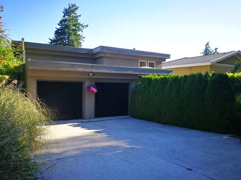 4070 Rose Cres — Photo 2