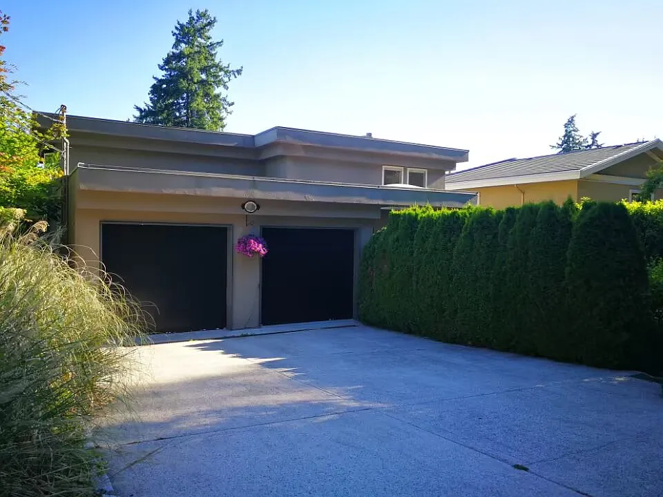 Building Photo - 4070 Rose Cres