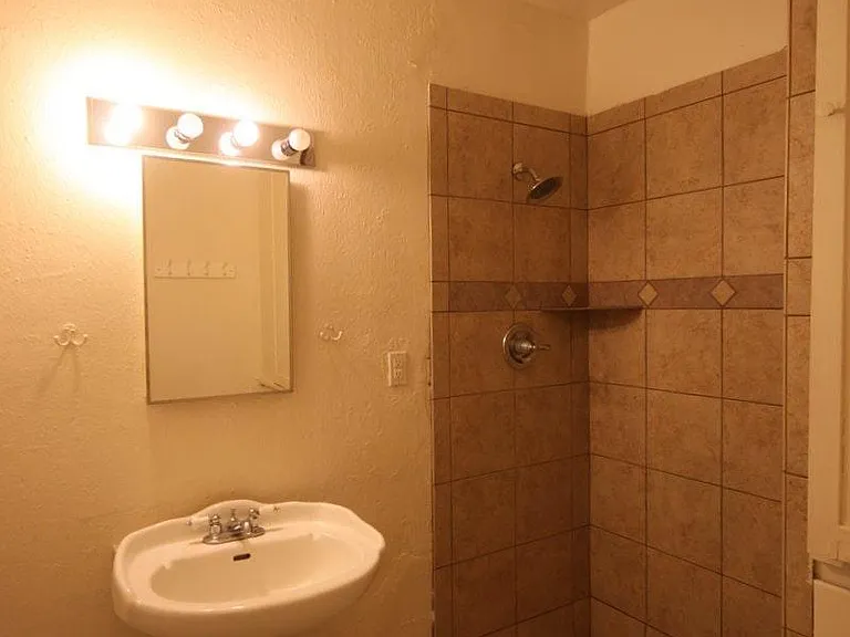 2425 N Mountain Ave #1 — Photo 8