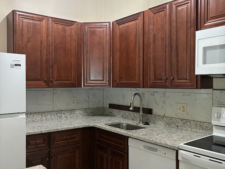 2470 Oak Park Way #2470 — Photo 5