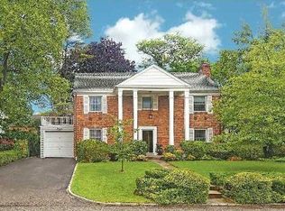 16 Exeter Ln, Manhasset, NY 11030