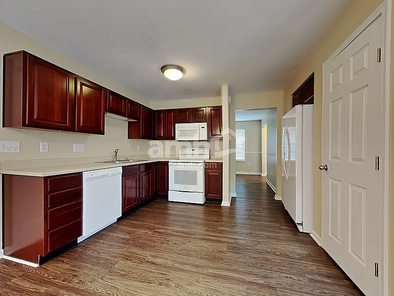 1081 Riverwalk Ct — Photo 3