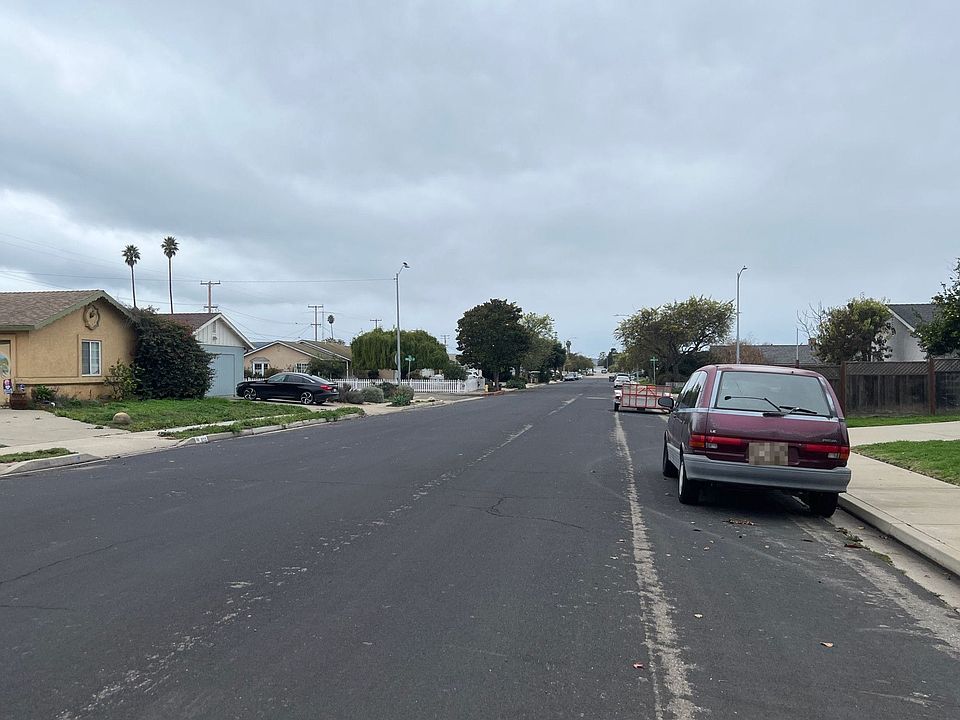 2nd image of 801 W Oak Ave