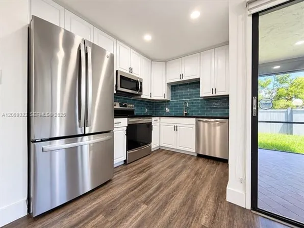 1541 N 14th Ter #Townhouse 1541, Hollywood, FL 33020