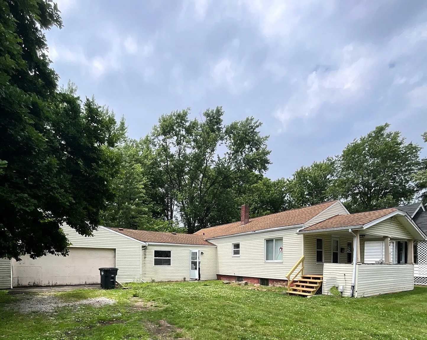 3 bed, 1400 sqft, $1,500 — Photo 1