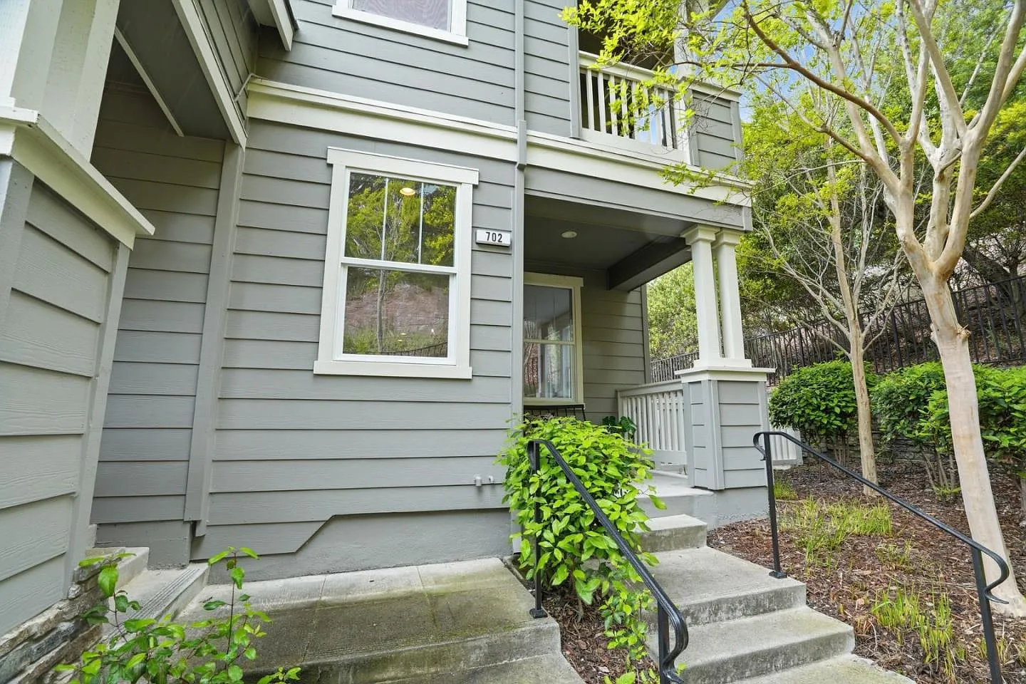 700 Live Oak Way APT 702 photo 1