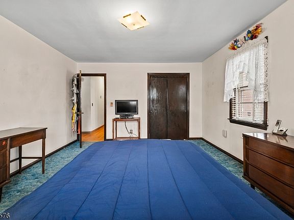 4th image of 8 Kipp Pl