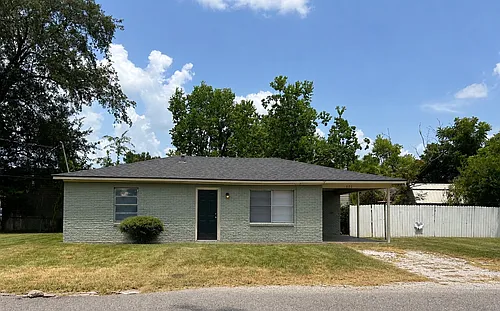 880 W Verdine St Photo 1