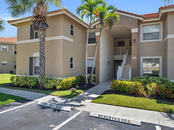 2nd image of 6560 Huntington Lakes Cir