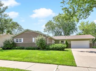 963 Garden Ln, Wheeling, IL 60090