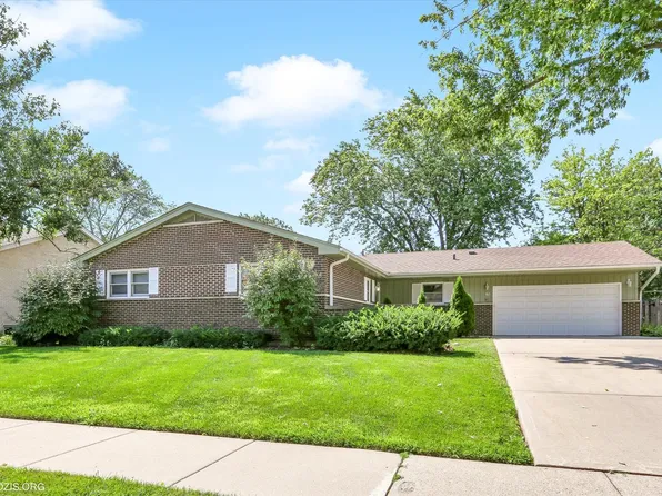 963 Garden Ln, Wheeling, IL 60090