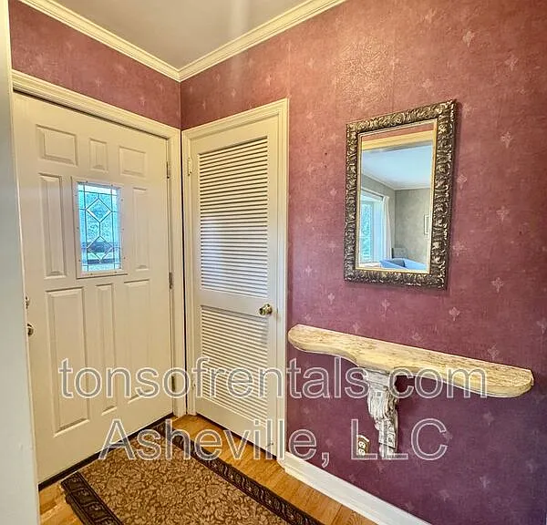 900 Hebron Rd — Photo 2