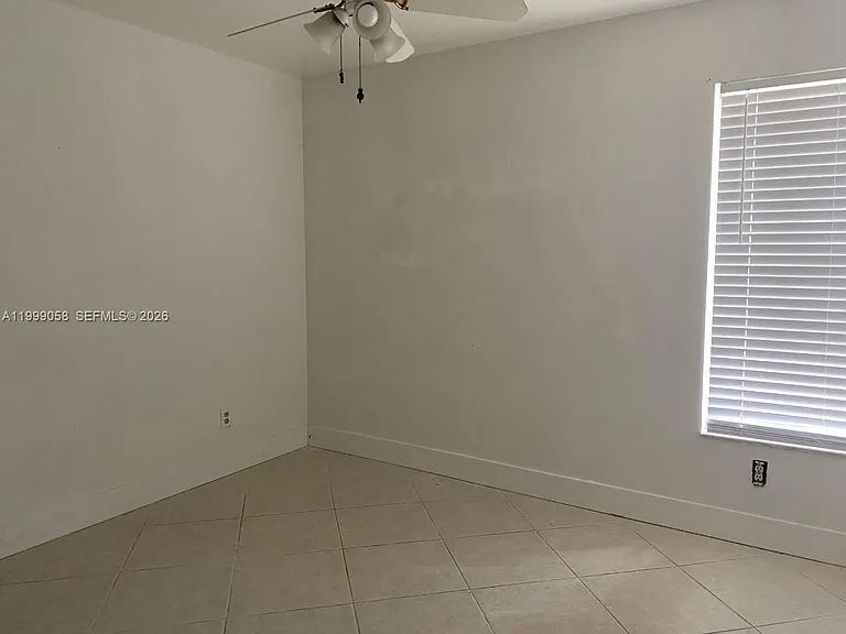 219 SE 8th St #601 — Photo 8