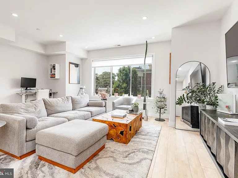 1733 Carpenter St #D — Photo 8