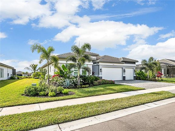 3rd image of 12056 Oleander AVE