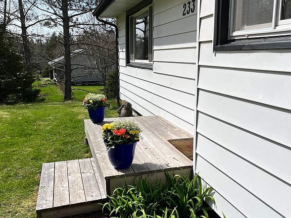 3rd image of 233 Greenfield Rd