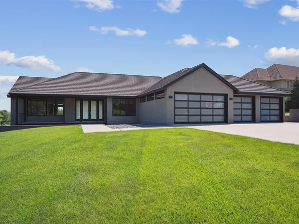 35076 Burgundy Cir, Waukee, IA 50263