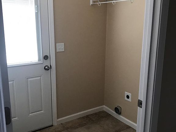 4th image of 64 Skyview Dr