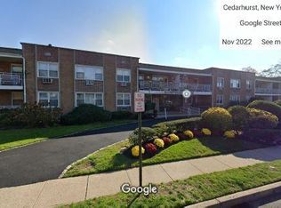 601 Chestnut St, Cedarhurst, NY 11516