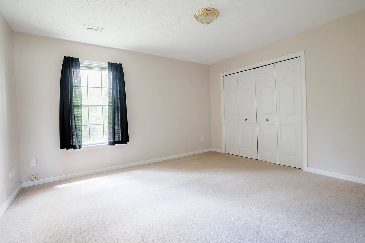 Building Photo - 113 & 115 W White Pine Dr