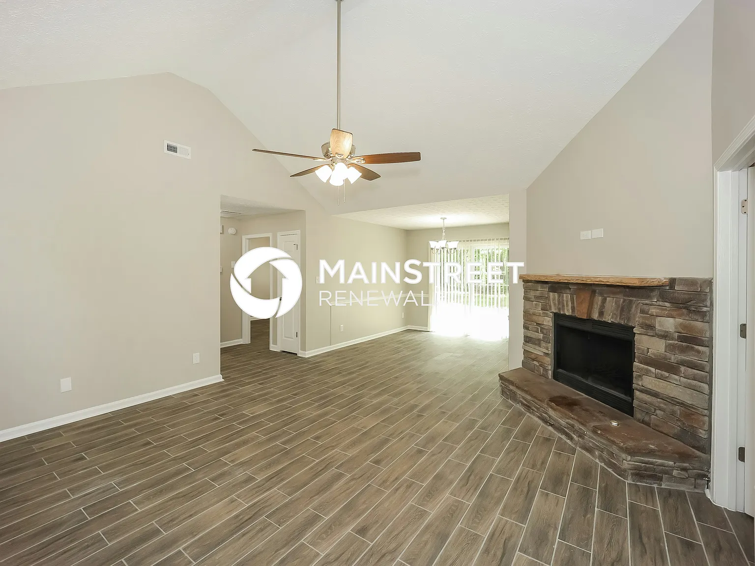 250 Richmond Pl — Photo 3