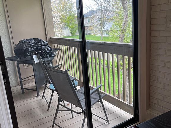 3rd image of 936 Surrey Dr Unit 2AL