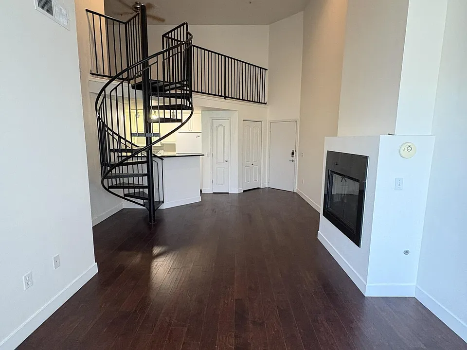 1701 E Colter St #471
