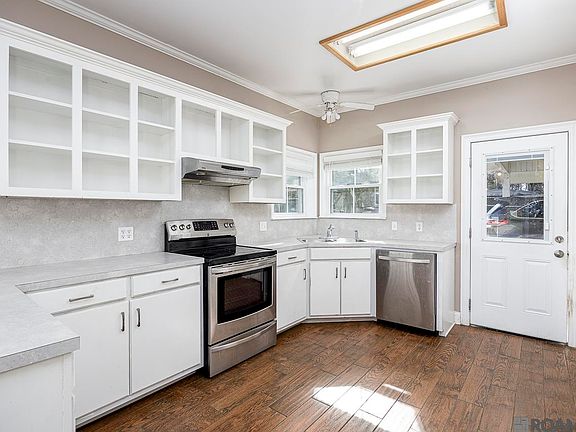 4th image of 32451 Glenwood Dr