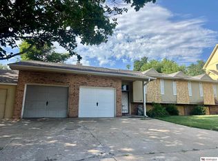 11516 Arbor St, Omaha, NE 68144