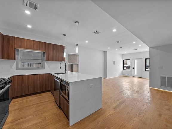 2nd image of 600 Bramhall Ave Floor 1
