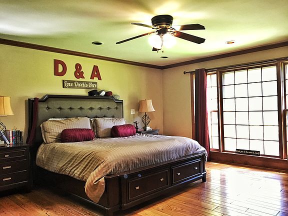 5th image of 301 Bradford St