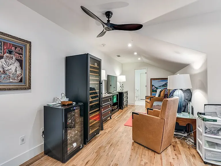 4200 University Blvd — Photo 9