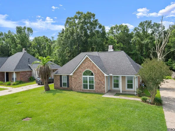 13512 S Trace Dr, Walker, LA 70785