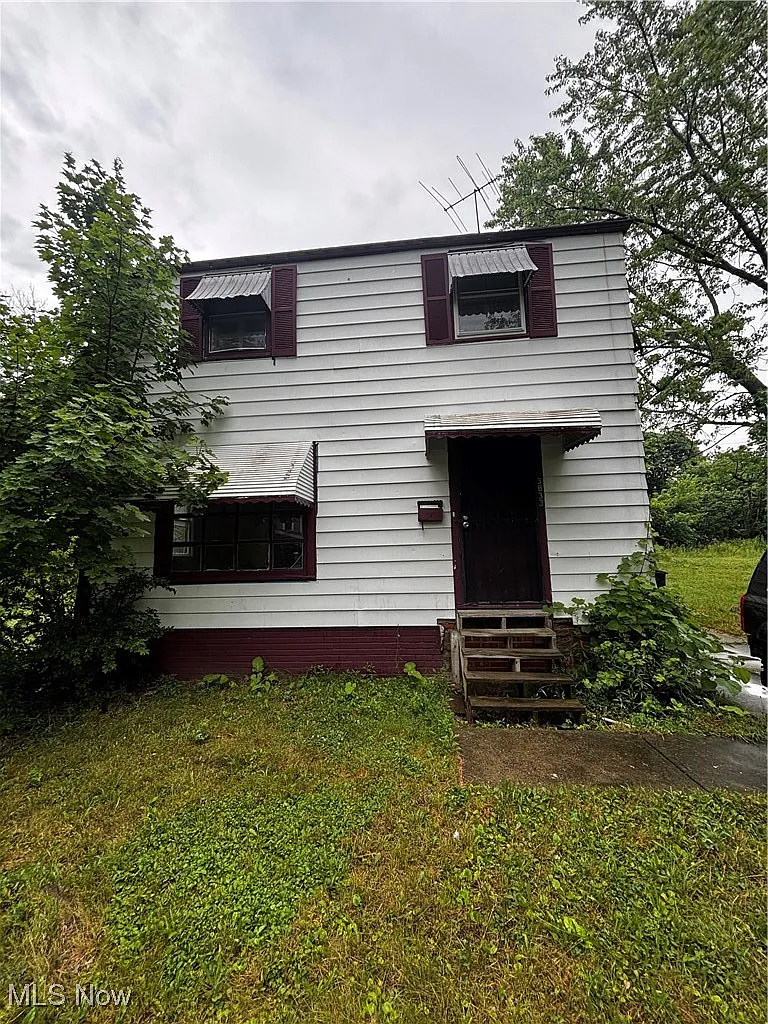 3833 E 144th St photo 1