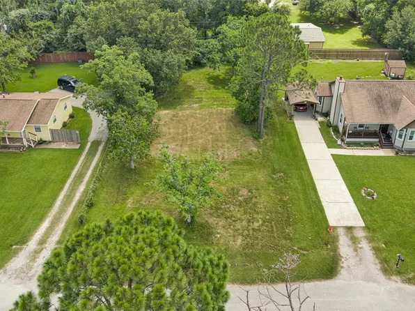 6519 Pinecrest Dr, Hitchcock, TX 77563
